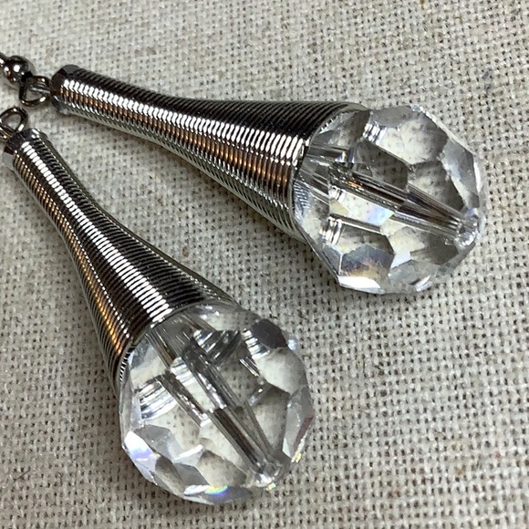 Spring Into Action Earrings. - Picture 2 of 4